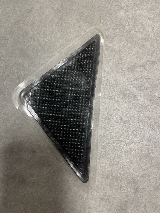 8 kmpl. Podkladki antyposlizgowe pod dywan wykladzine