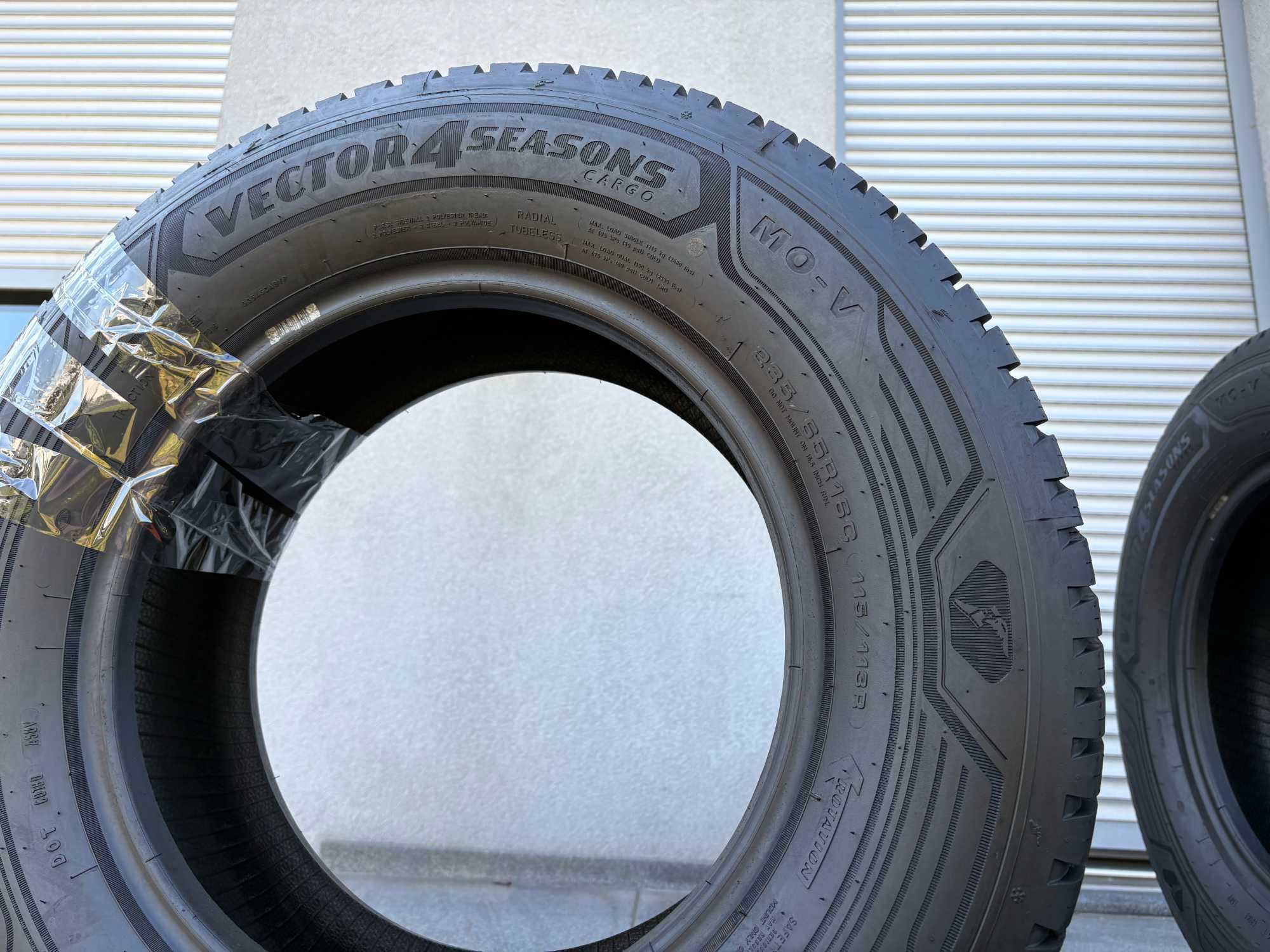 2szt całoroczne 235/65R16C GoodYear 8,4mm 2024r bdb stan! FV23% 4S131