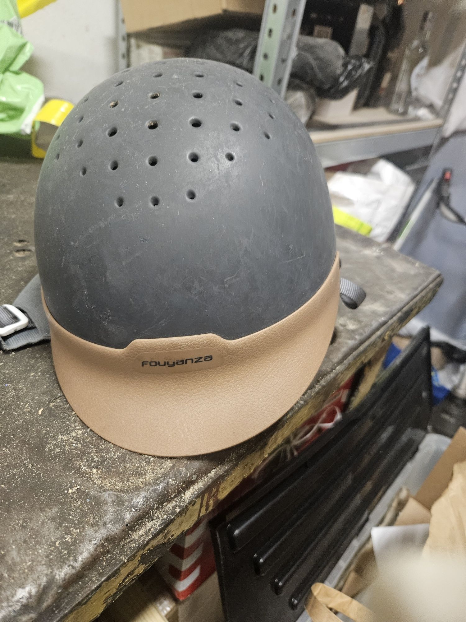 Kask jeździecki regulowany do jazdy konnej