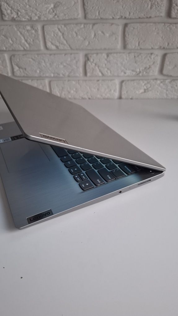 Lenovo ideapad 3 14iiL05 i5-1035g1 8 ram 128 ssd UHD ice lake 1gb