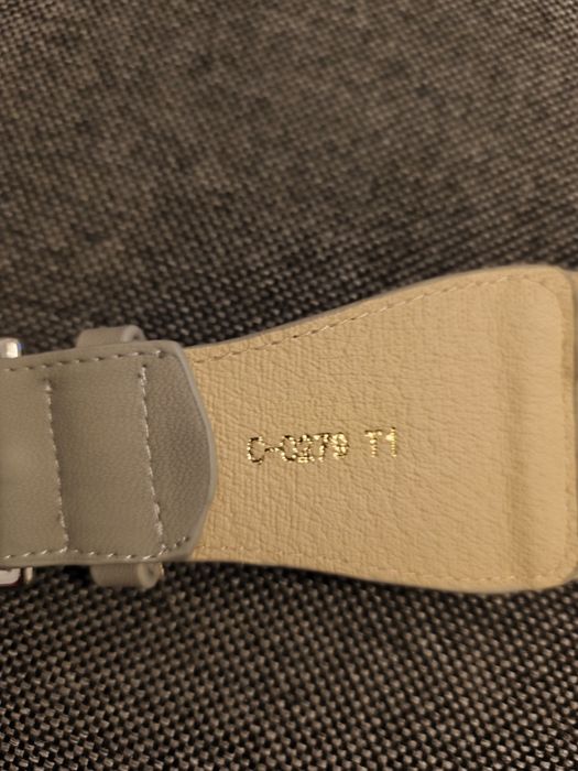 Pasek damski z metalowymi elementami