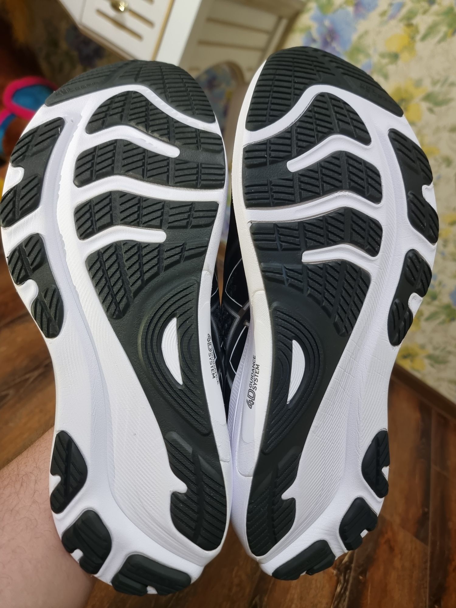 Оригінал 100% чоловічі кросівки asics gel kayano 32  euro 48