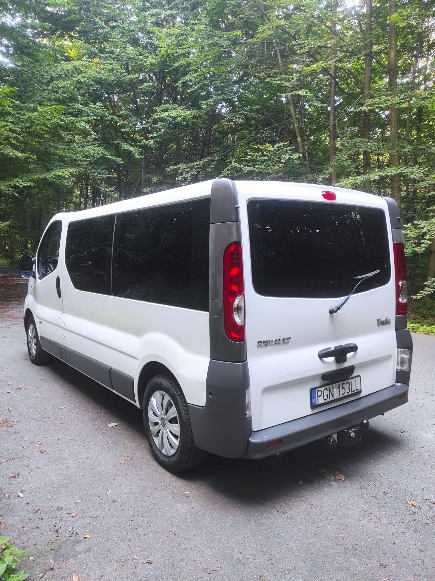 Renault Trafic 9 osobowy, wersja long L2H1