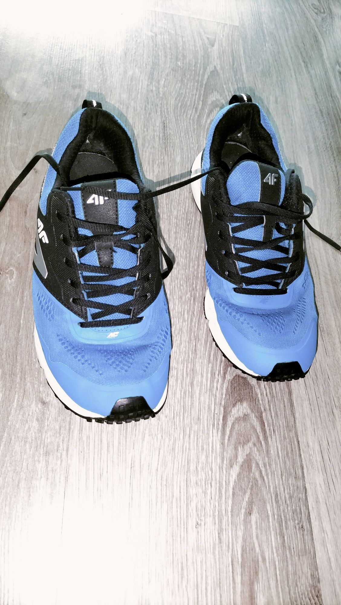 Buty marki 4f sportowe stan bardzo dobry
