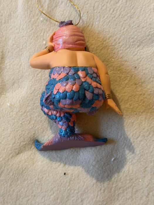 Enfeite sereio merman em porcelana com glitter – vários