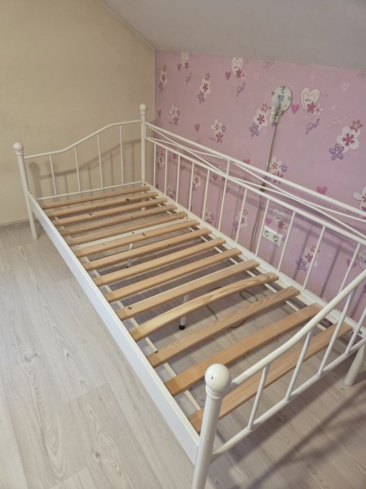 Sprzedam łóżko metalowe i szafkę nocną