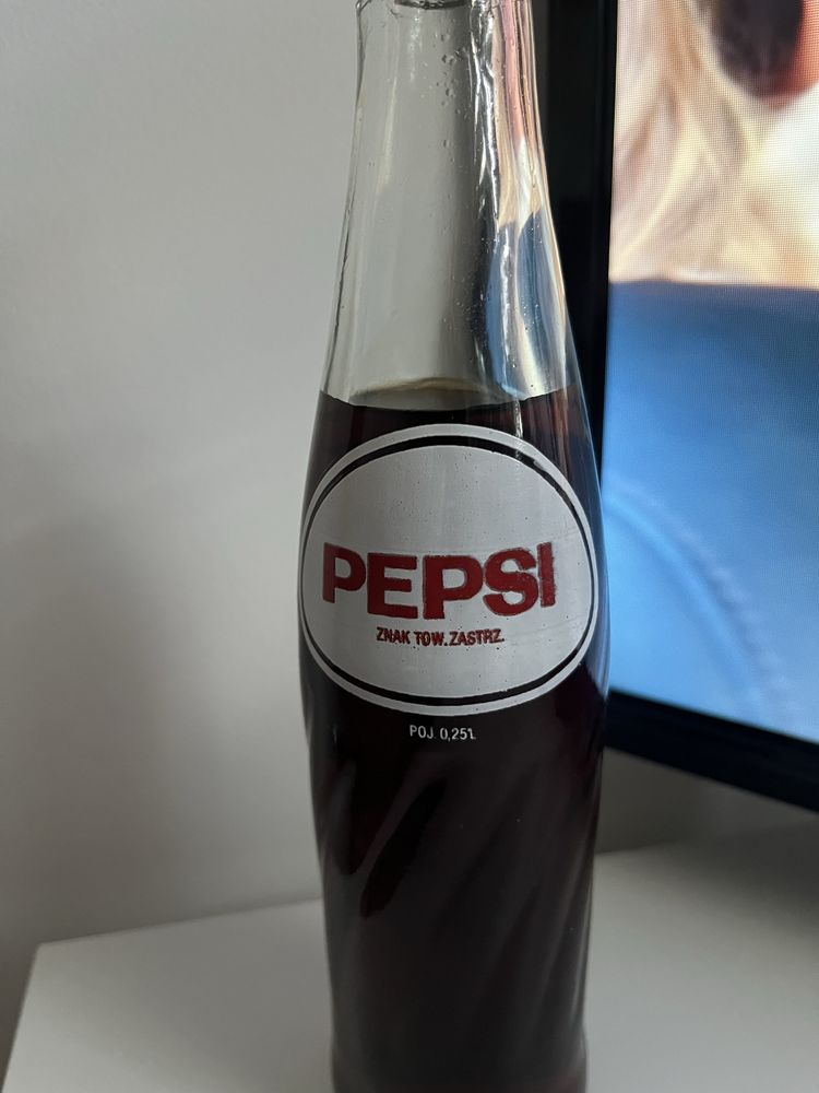 Pełna butelka pepsi coli z PRL- oryginalna zawartość