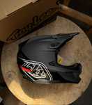 Kask Troy Lee Designs D4 Black czarny M L lub S nowy