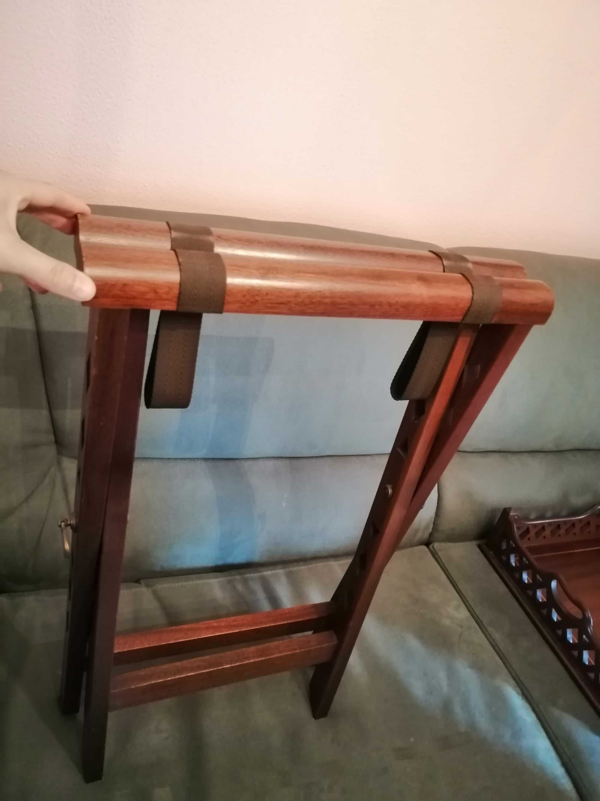 Mesa em madeira decorativa - IMPECÁVEL