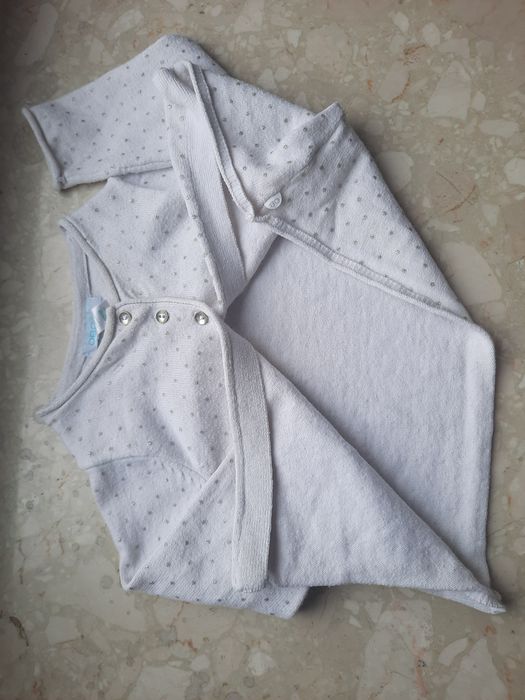 Wizytowy biały sweterek wdzianko Obaïbi 9 mcy r. 68/74