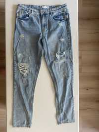 Sprzedam spodnie jeans przecierane z dziurami