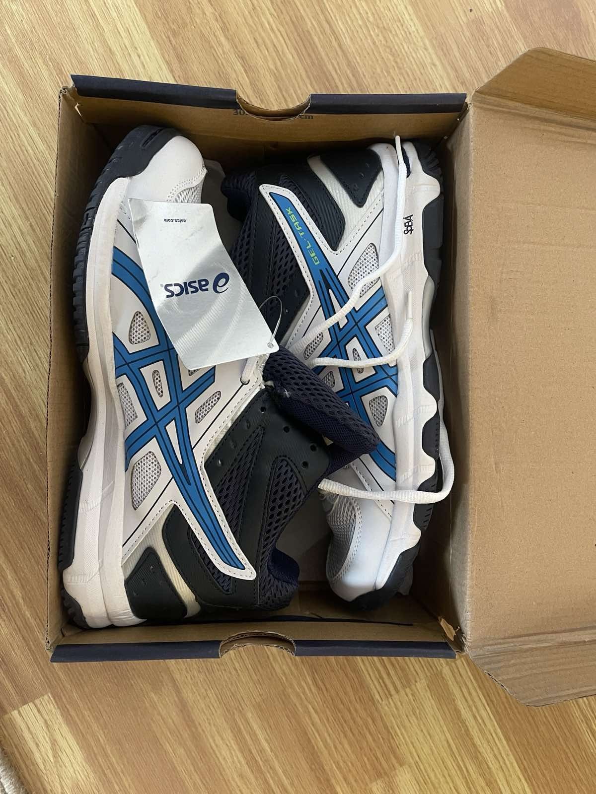 Кросівки для волейболу ASICS Gel-Task МТ B506Y-0143