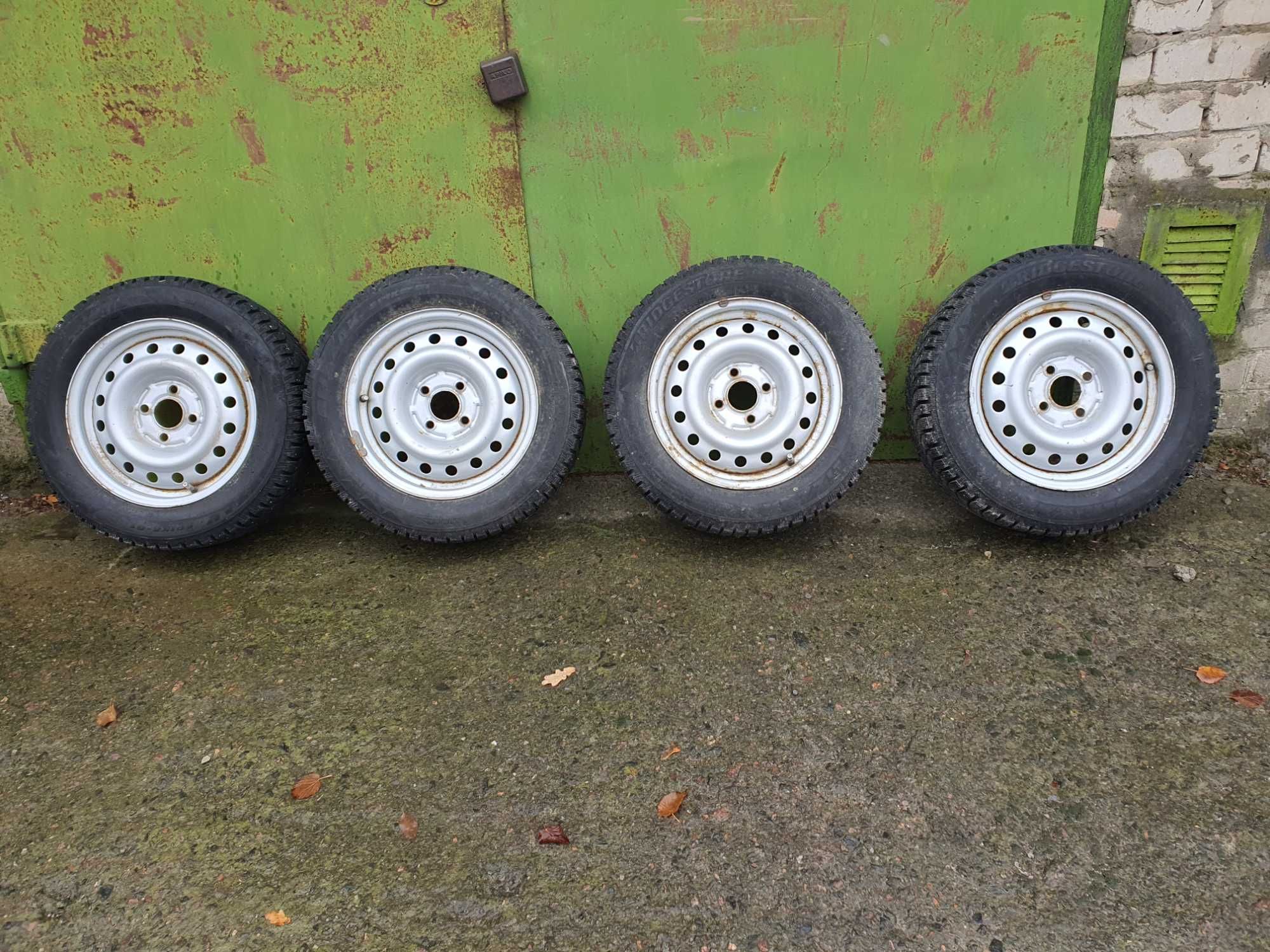 Шини зимові шиповані Bridgestone Blizzak Spike-01 195/60 R15