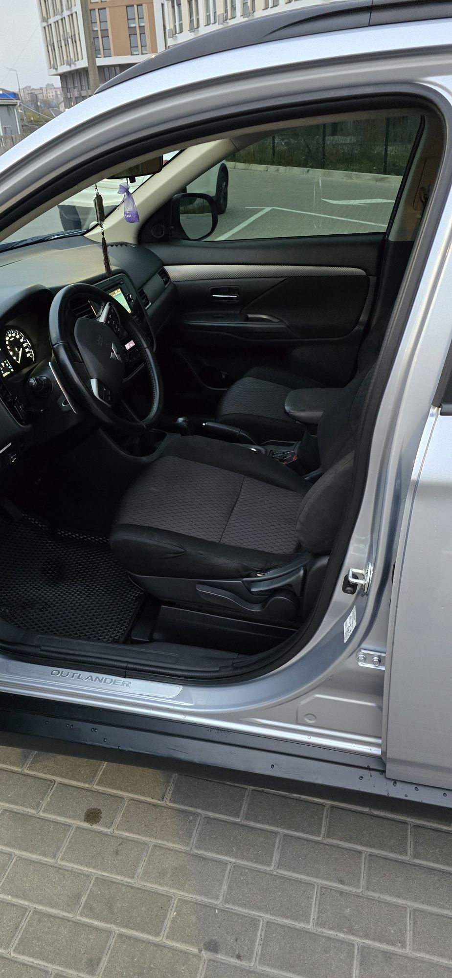 Продам mitsubishi outlander в гарному стані 12-го року