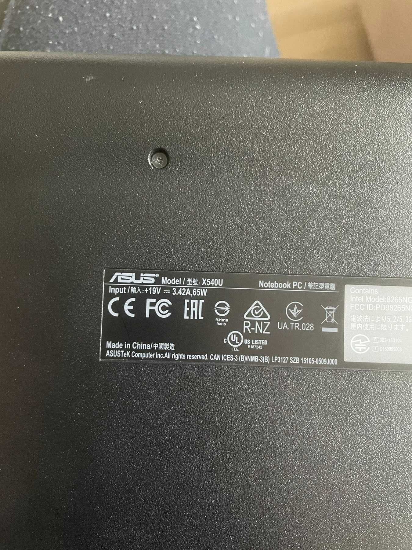 ноутбук ASUS 15,6 діагональ дюймів (40см)
