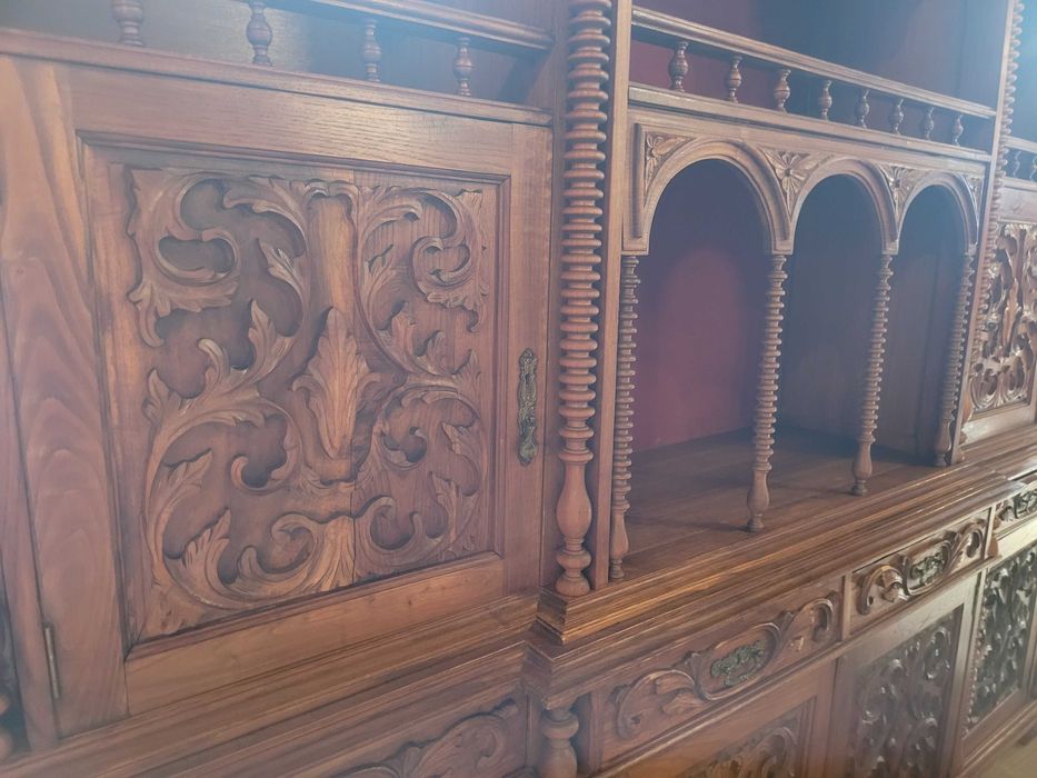 Móvel antigo em madeira maciça - Muito bom estado gera