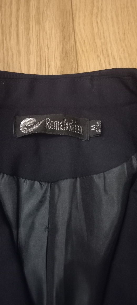 Женский классический костюм