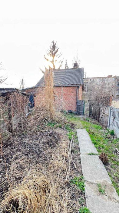 Продаж фасадного будинку з ділянкою