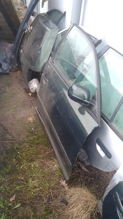 Двері пасажирські і ляда пасат б 5 і комплект дверей від сідана