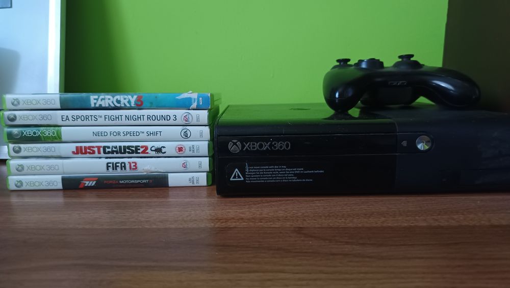 Konsola XBOX 360 E 500gb + pad