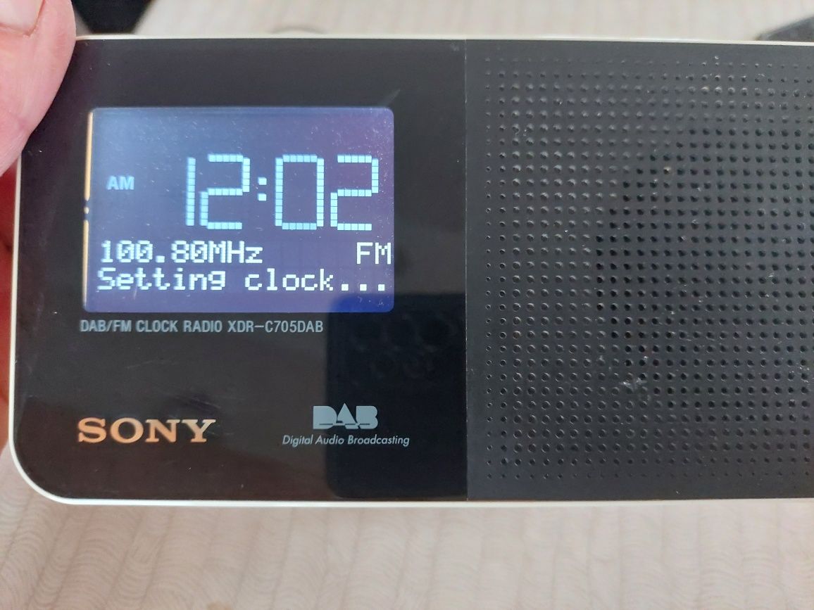 Вінтажне радіо-будильник Sony XDR-C705DAB