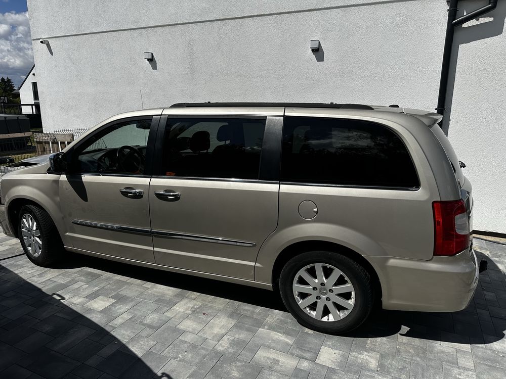 Chrysler town and country  2016