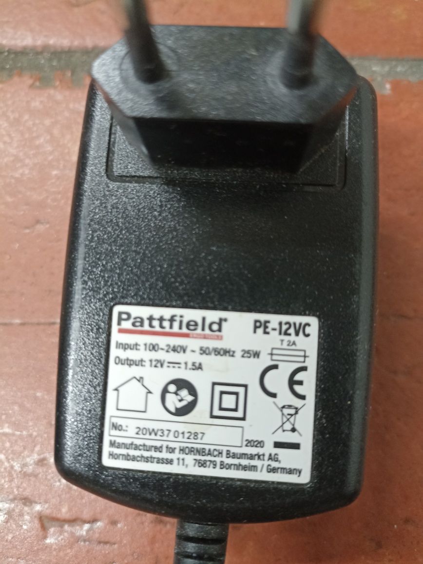 Carregador de baterias de máquinas de aparafusar/furar 12Vdc Pattfield
