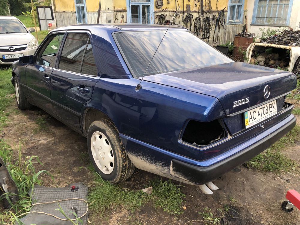 Разборка Мерседес W124 E300 капот дверь бампер салон стекло двигатель