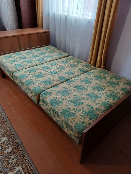 Тахта -  ліжко ..