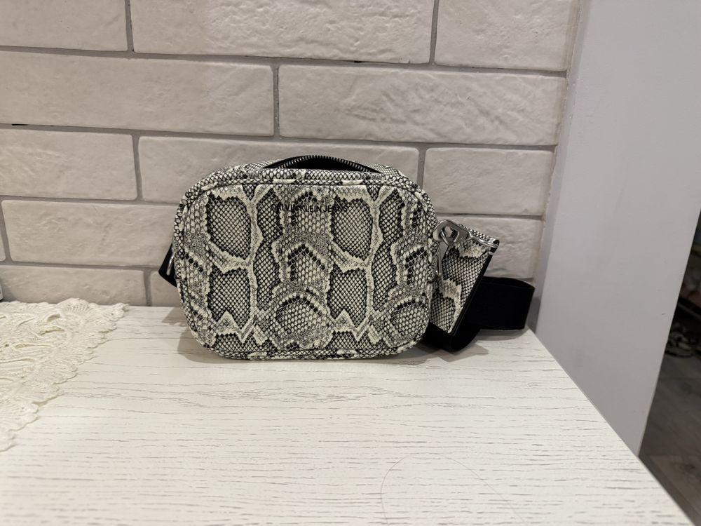 Продаю кросбоді Calvin Klein. Оригінал. Нова. Шикарно дивиться.
