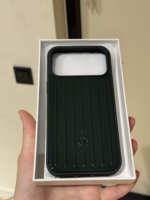Чехол кейс бампер Rimowa Case 17 Pro Max aluminium, black, green