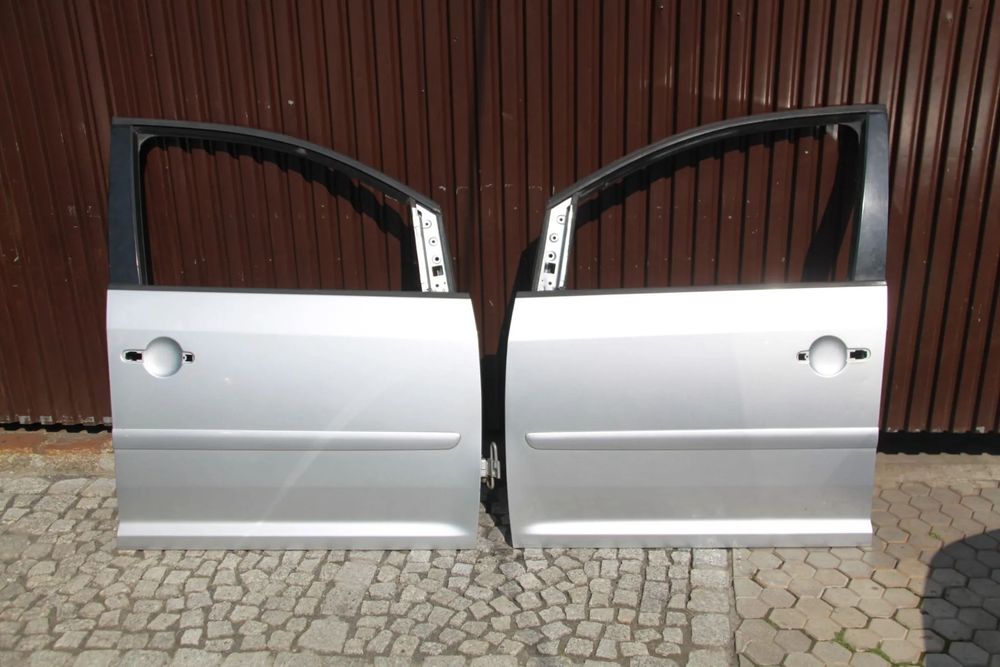 VW TOURAN 1  Drzwi Prawy  Przód  Kolor LA7W