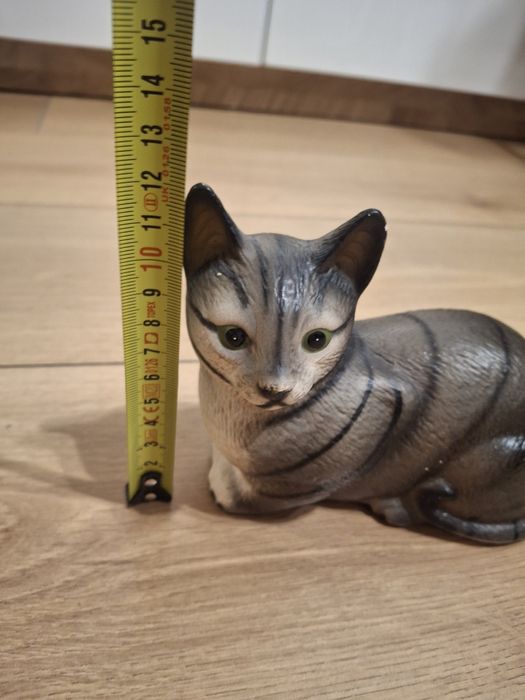 Figurka kota ciemnoszary