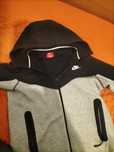 Nike tech  valor de 40 euros