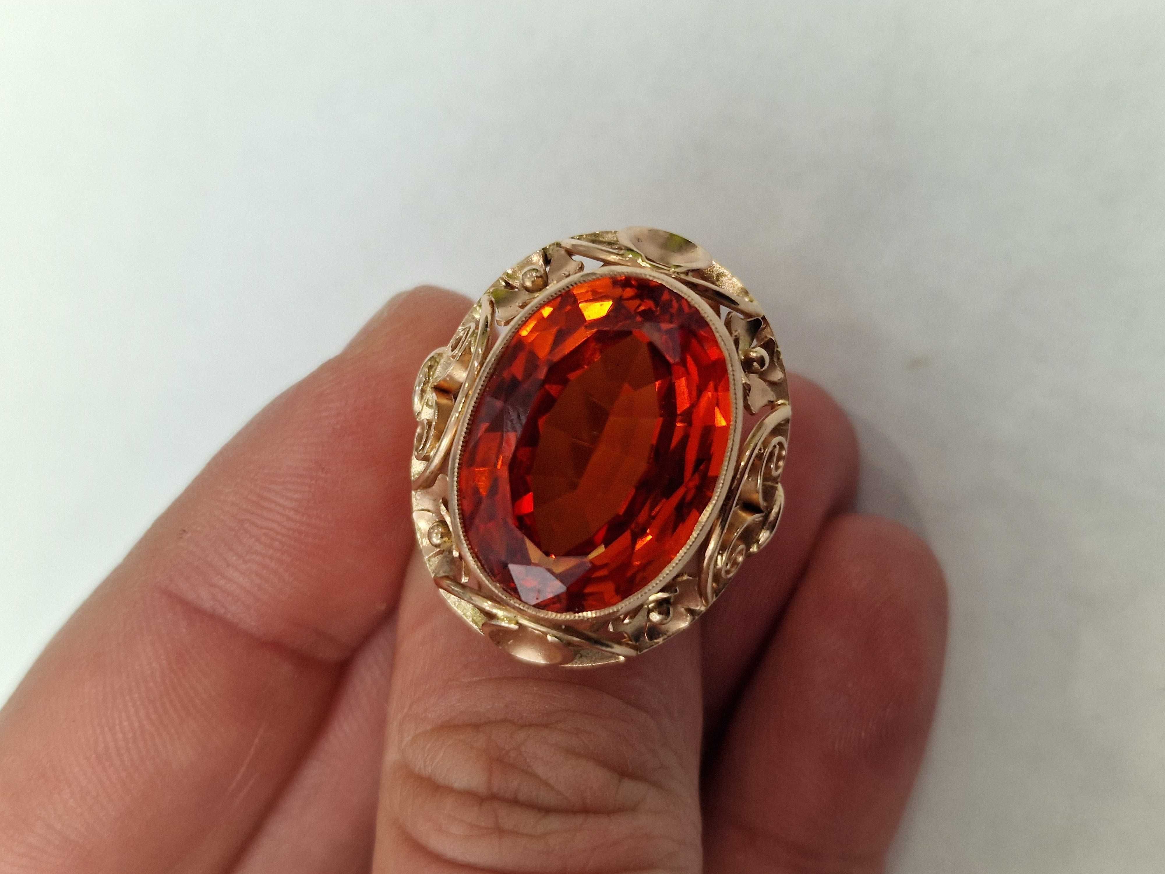 Złoty pierścionek/ 585/ 11.47 gram/ R16/ Topaz złocisty/ 1963-86