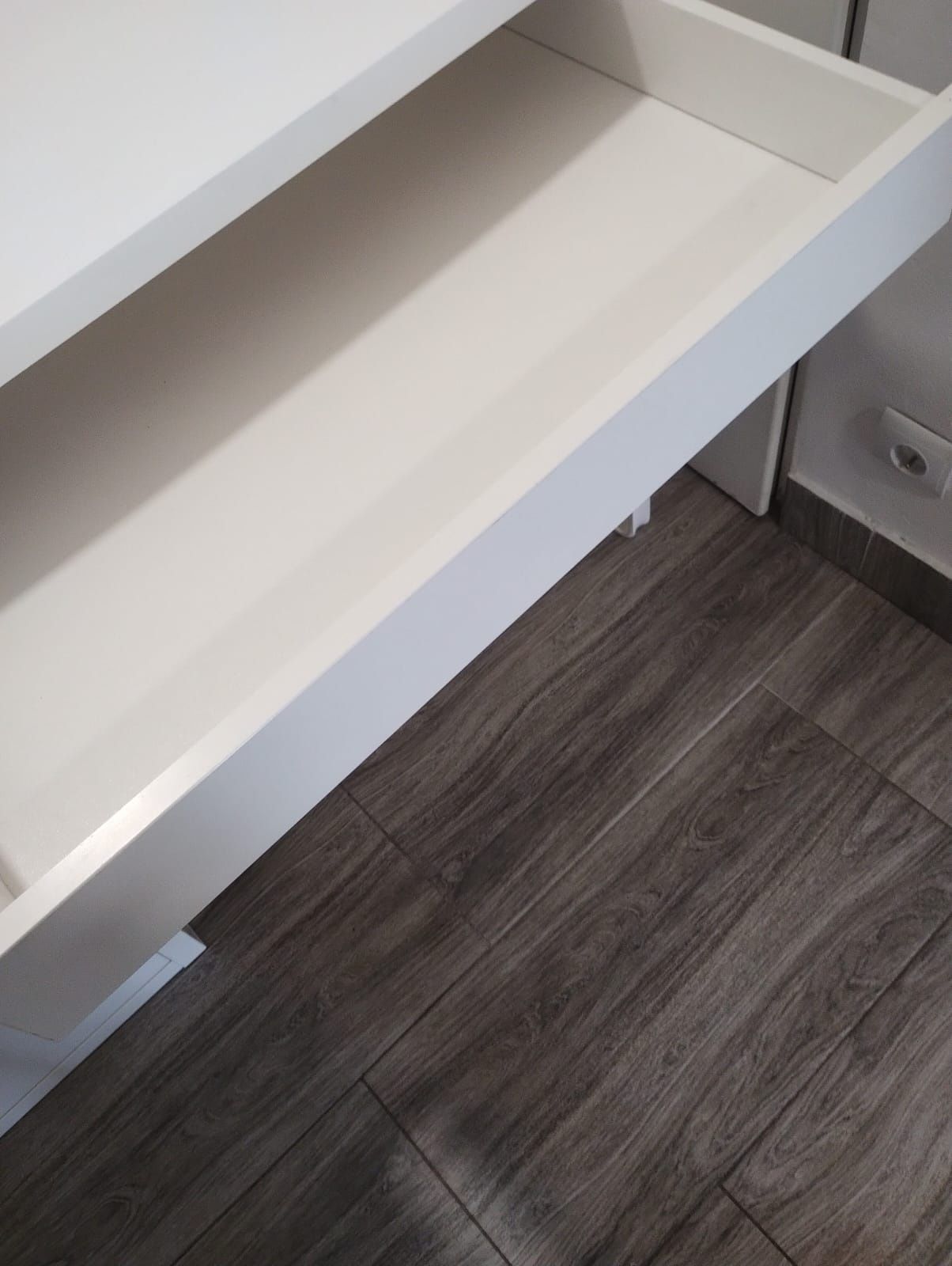 Biurko biale  micke ikea z nadstawką
