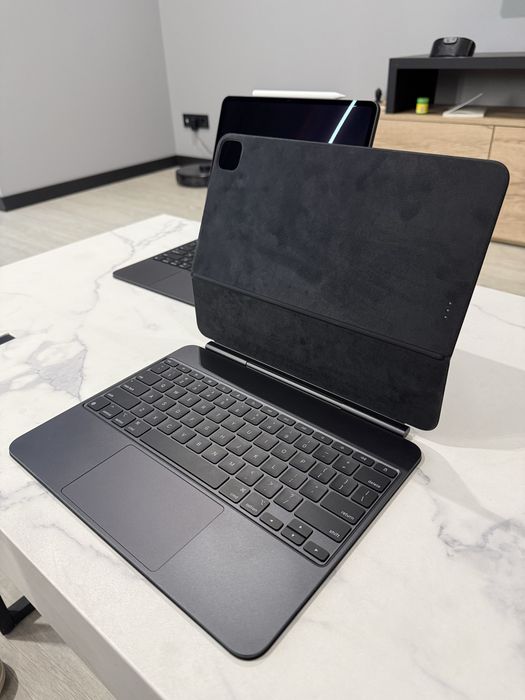 Magic Keyboard для iPad Pro 13 (M4/M5)