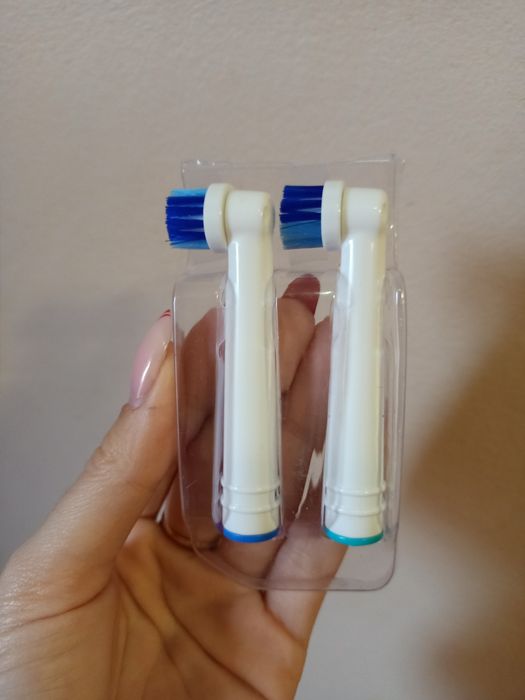 Dwie końcówki do szczoteczki Oral B