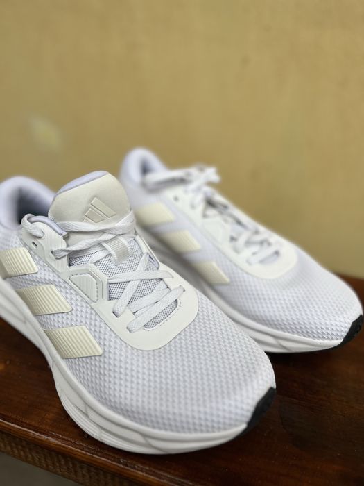 Кросівки adidas, білі — розмір EU 39⅓ (24,5 см)