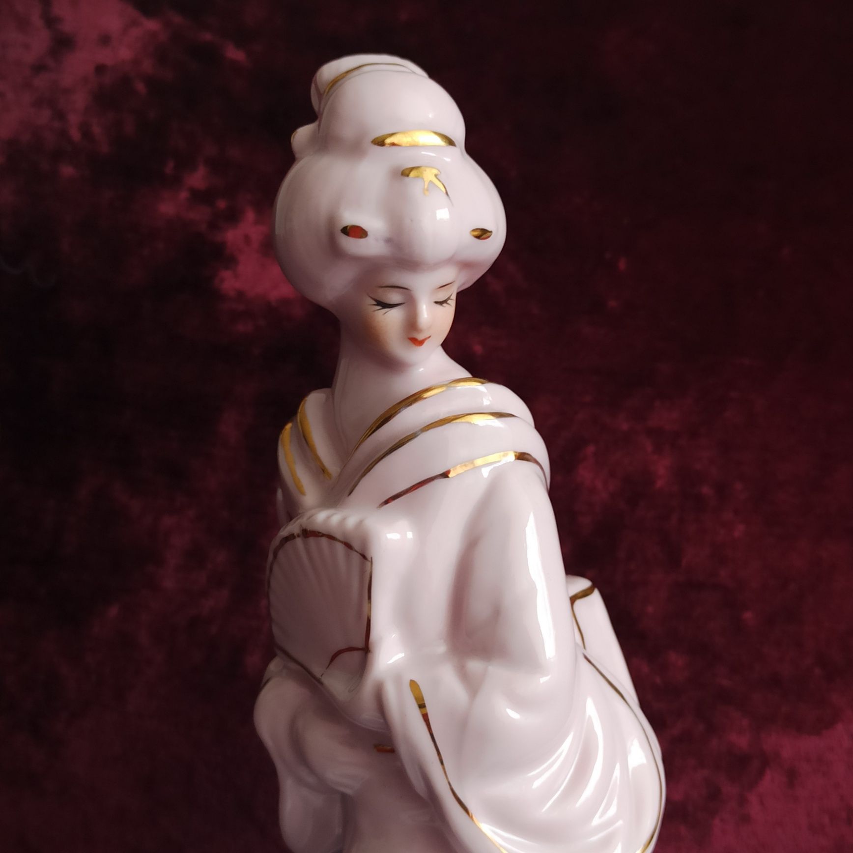 Figurka gejszy różowa porcelana gejsza vintage