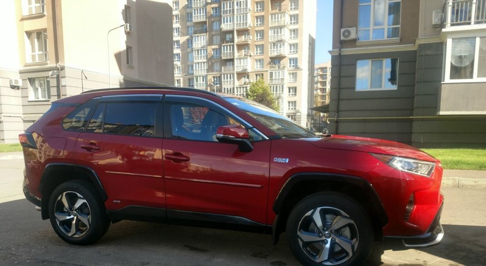 Тойота Рав 4 plug-in гібрид прайм.