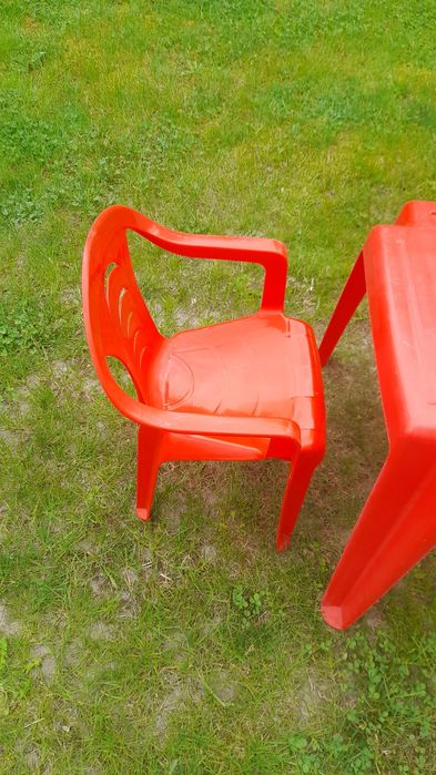 Stolik ogrodowy dziecięcy i dwa krzesła