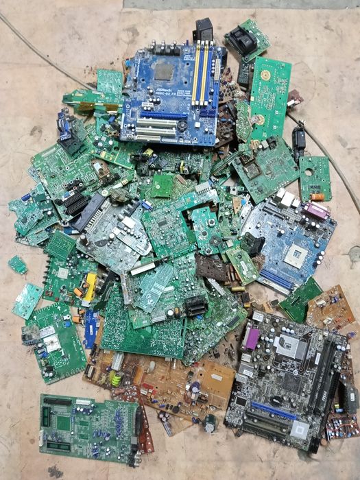 Плати, радіодеталі