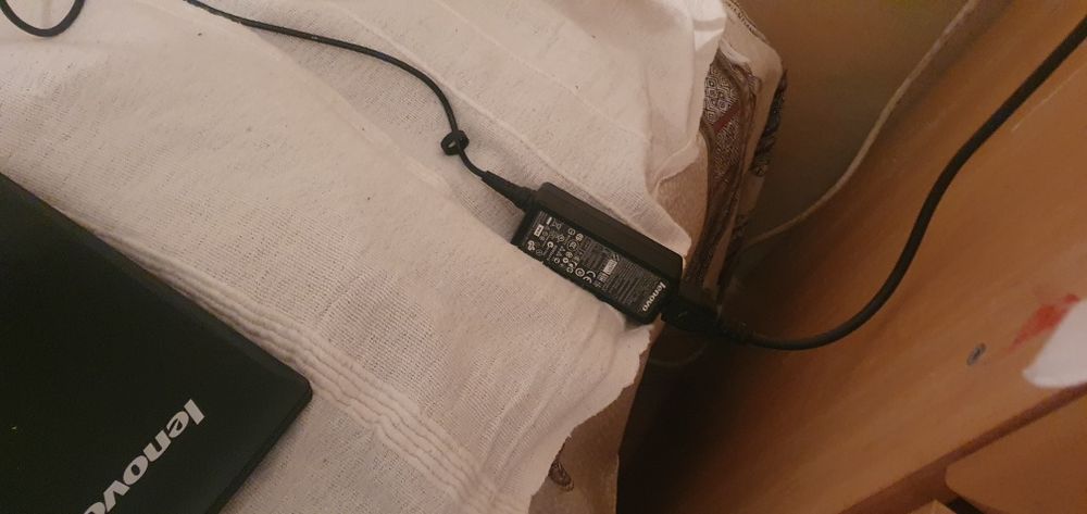 2 нетбуки Lenovo Idealpad S10-3 та Acer Aspire One Happy