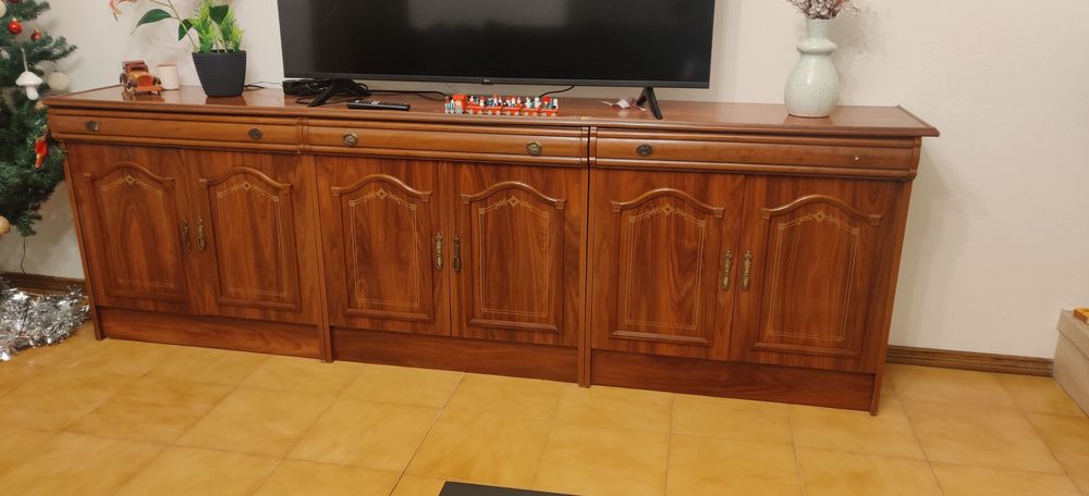 Armário de sala antigo