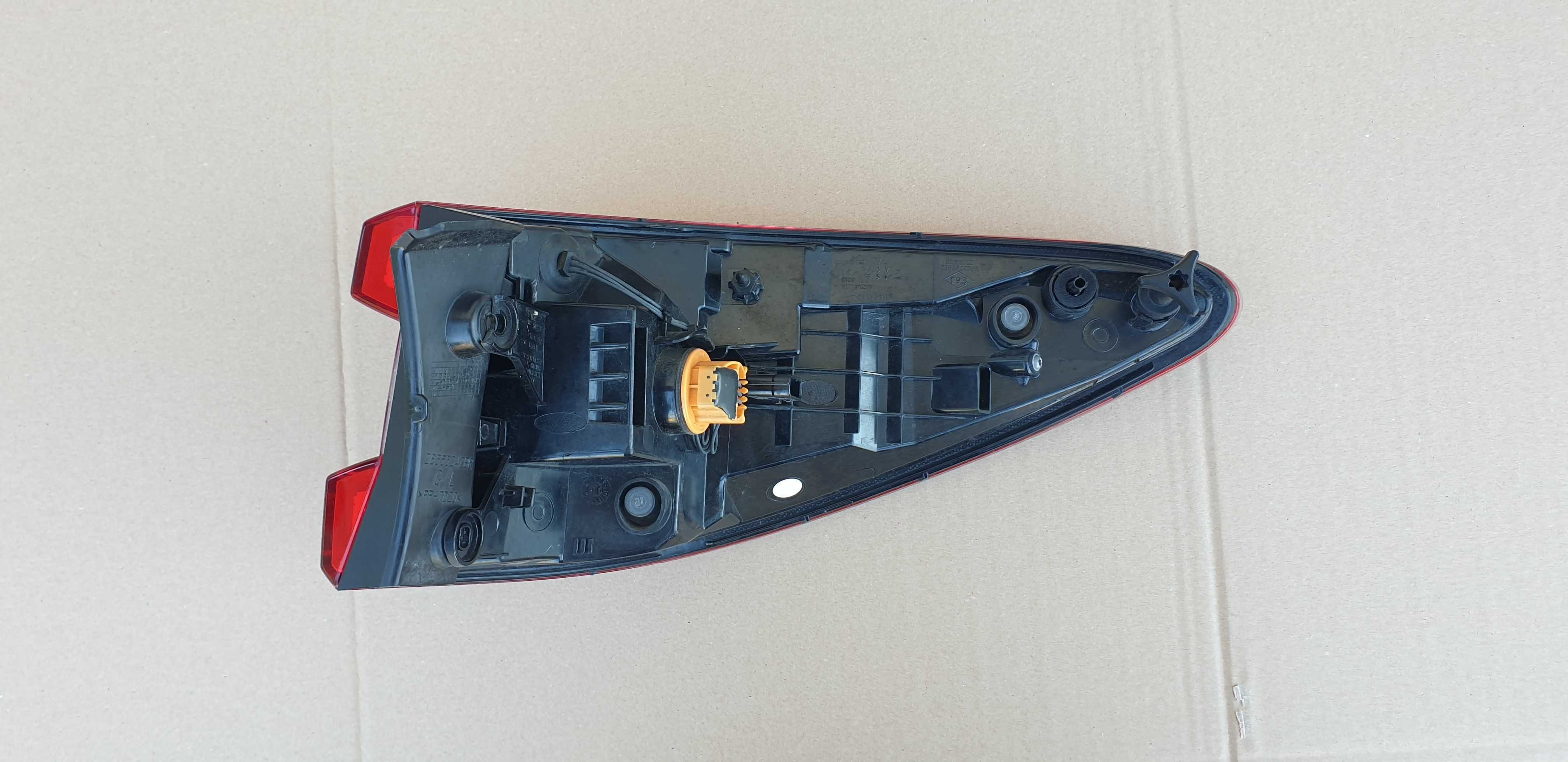 Renault Kadjar lewa  tylna lampa lewy tył 2655/52478R