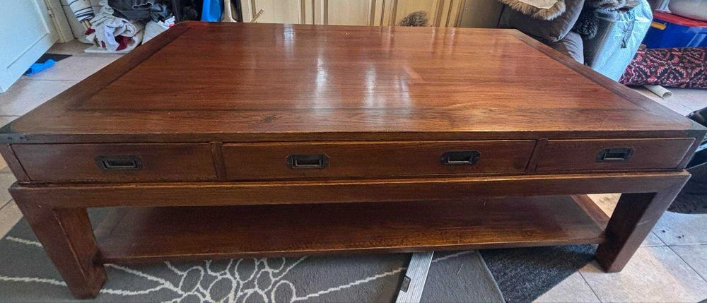 Zestaw stylowych drewnianych stolików - duży i mały