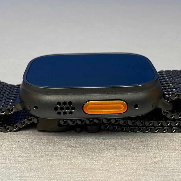 Apple Watch Ultra 2 (Black Titanium) - 49mm - Titanium Milanese Loop