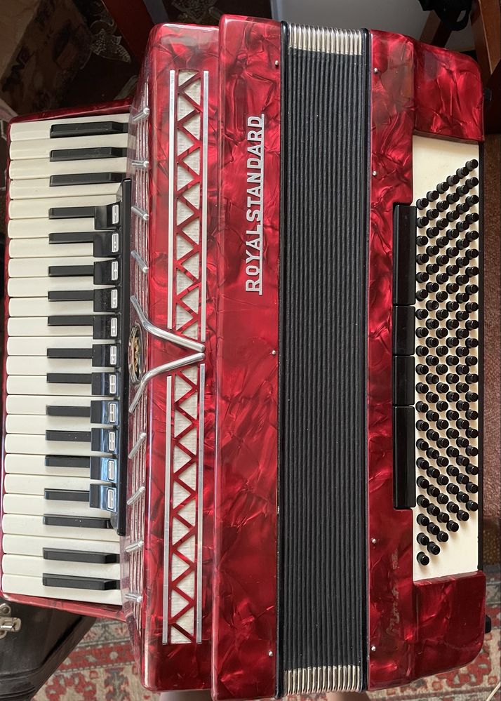 Продам акордеон  Royal Standard Montana