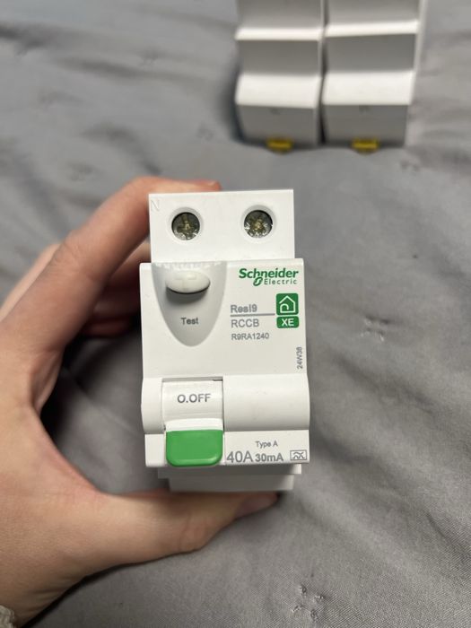 Wyłącznik różnicowoprądowy Schneider Electric Resi9 R9RA1240